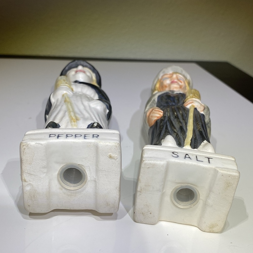 Rare Vintage Set of Bisque Witch Salt and Pepper Shakers - Picture 11 of 11